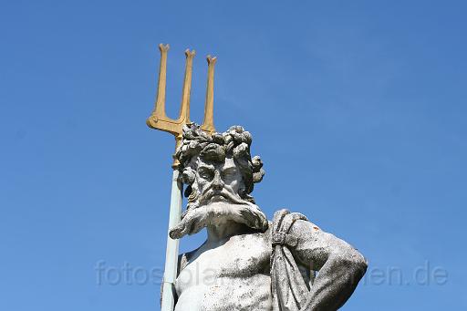 IMG_1999.JPG - Statue in der Schloßanlage Nymphenburg